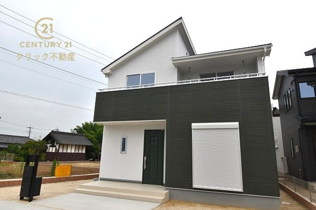 リーブルガーデン  水戸河和田町　3期　1の外観|赤塚駅車7分。河和田小徒歩11分、赤塚中徒歩23分。
閑静な住宅地、4台並列駐車可能！
幹線道路へのアクセス良好で通勤、お買い物も便利です♪