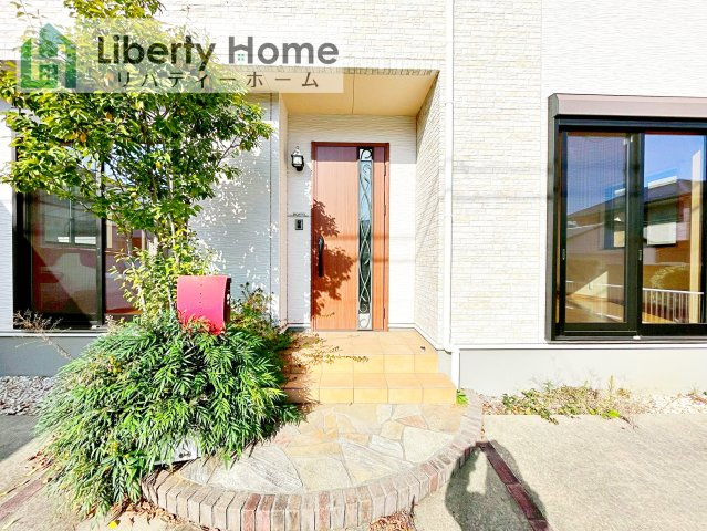 阿見町中央5丁目　中古戸建のエントランス