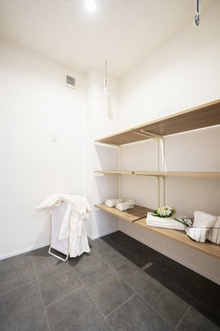 仲介手数料不要　菊陽町原水112号地建売モデルハウス【菊陽北小・菊陽中】のランドリースペース|同一メーカー他物件