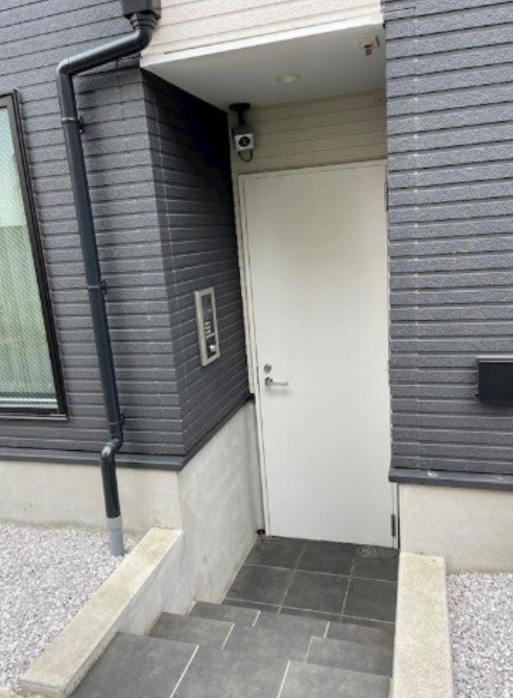 アバンテリム四ツ谷のエントランス|オートロックに防犯カメラでセキュリティも安心