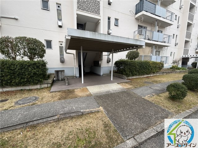 大久保第一住宅17号棟のエントランス