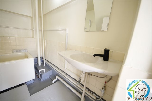 松が丘住宅19号棟の洗面所