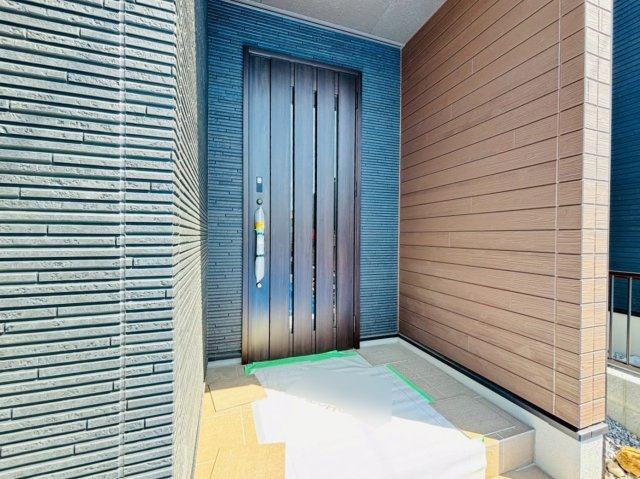 タマタウン　大垣市昼飯町Ⅱ　全3区画分譲の玄関|玄関ドアの鍵はディンプルキーと内側はサムターンキーになっており防犯性の高い仕様になっています。