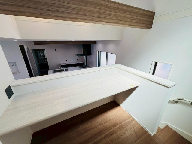 タマタウン　大垣市昼飯町Ⅱ　全3区画分譲のその他|スキップフロアには造り付けの机があり、リビング学習やリモートワークにも便利な空間です。