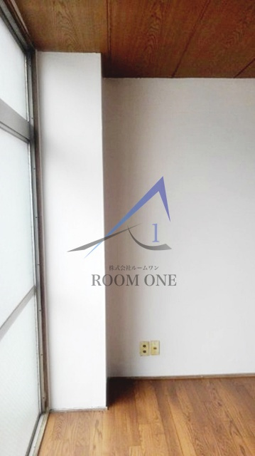 第一富士川ビルの居間・リビング|洋室のお部屋です。