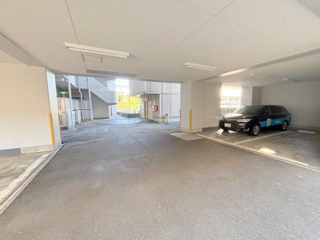 リーガル新大阪の駐車場