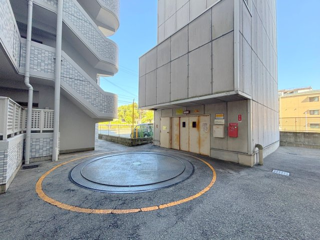 リーガル新大阪の駐車場