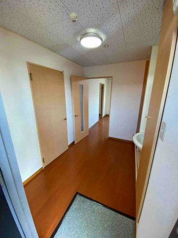 レオパレス翼Ⅲの玄関