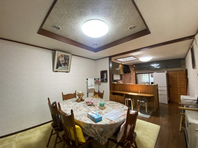 【居間・リビング】 | 亀岡　篠町森前山 一戸建