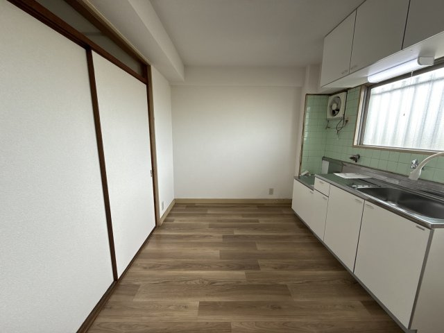 オリエンタルマンションの居間・リビング