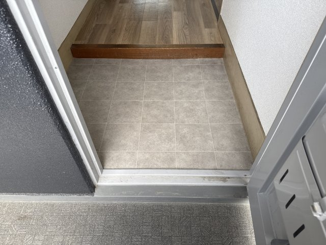 オリエンタルマンションの玄関