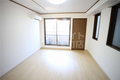 【寝室】 | 天保山ハーバービュー | 使い勝手のいい寝室です