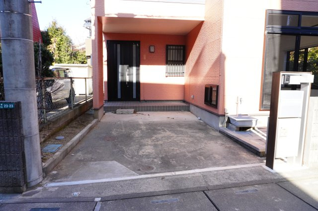 草加市瀬崎2丁目 中古戸建の駐車場