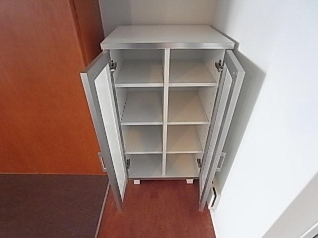 神戸市兵庫区入江通１丁目の賃貸マンションの玄関|シューズボックス付き