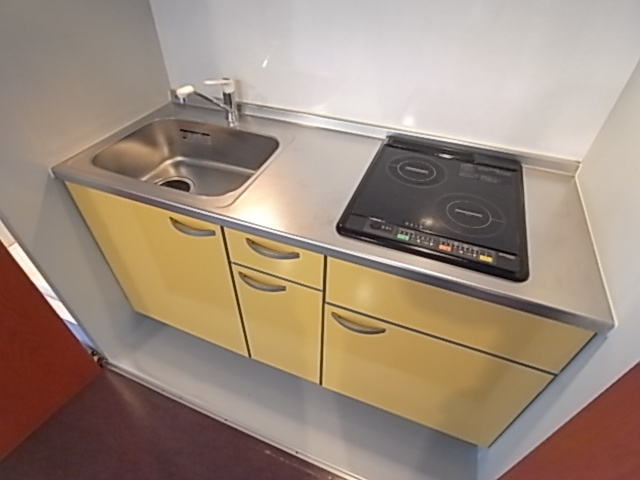 神戸市兵庫区入江通１丁目の賃貸マンションのキッチン|システムキッチン（IH２口）