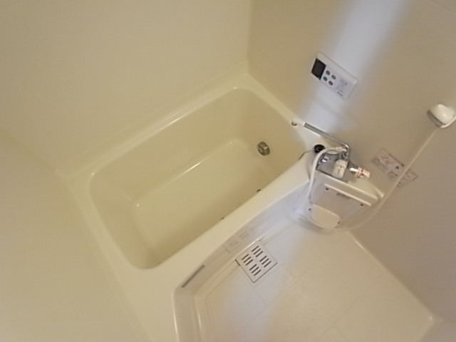 神戸市兵庫区入江通１丁目の賃貸マンションの浴室|追い焚き機能付き