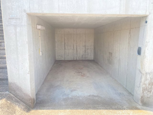 祝　成約済み　八王子市　元八王子町　中古戸建の駐車場|１台駐車ができます～仲介手数料無料☆八王子ひなた不動産～八王子市元八王子町　中古戸建