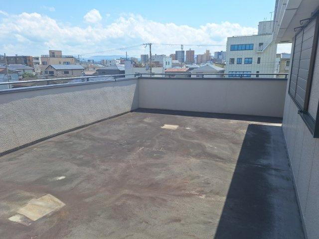 和歌山市中之島　中古戸建のバルコニー