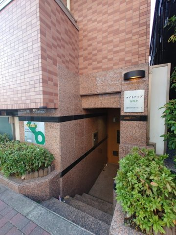 武蔵野市吉祥寺北町１丁目の賃貸マンションのエントランス
