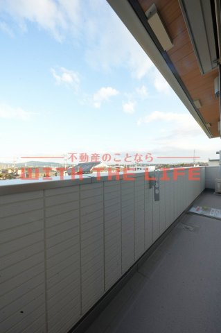 CASA Edo【キャッシュバック対象物件】のバルコニー|お洗濯にも便利なバルコニー付き