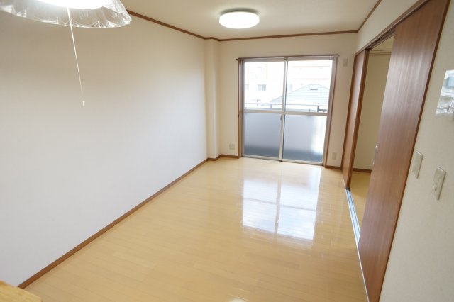 ニューライフ津田沼東の居間・リビング|ゆったり過ごせる居間です