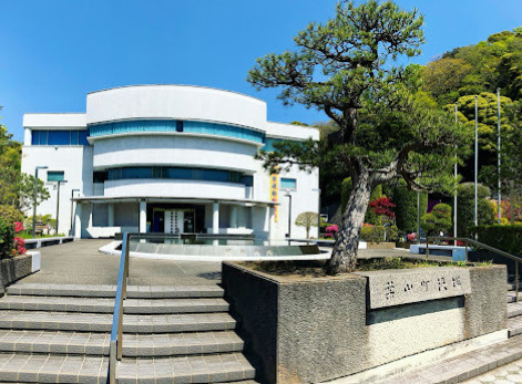 湘南×葉山らしさをデザインした、杉板外壁の家。の周辺|葉山町役場：約5分（390ｍ）