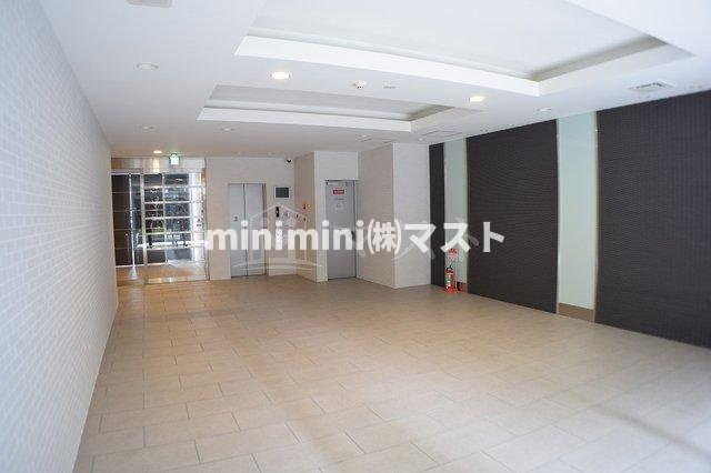 スワンズシティ難波ノーブルのロビー|ロビーは広々♪日当たりもバッチリです★