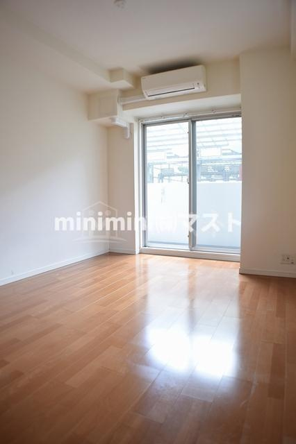 スワンズシティ難波ノーブルの居間・リビング|南向きなので日当たりばっちり！