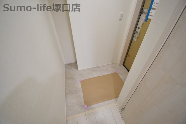 フジパレス阪急園田EASTV番館の玄関