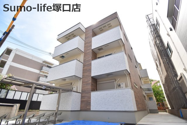 フジパレス阪急園田EASTV番館の外観
