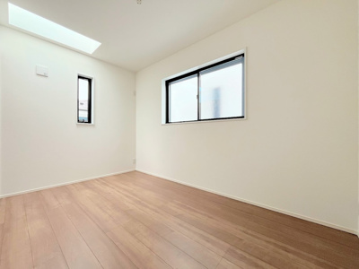 【内観：施工例】 | ◆逗子市池子新築2号棟◆ | 【モデルルーム】◆柔らかい陽光が差し込む明るいお部屋を演出する設計。彩光の取れる窓が気持ちの良いお部屋を創り上げます。