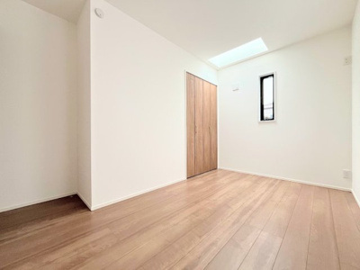 【内観：施工例】 | ◆逗子市池子新築2号棟◆ | 【モデルルーム】◆感性を育むプライベートルームはシンプルでスマートな空間。好みの空間で読書をしたり、音楽を聞いたりと一人の時間も充実したものにできます。