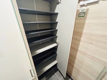 セレスティア西ケ原の玄関