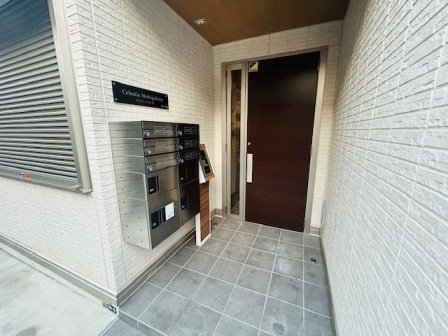 セレスティア西ケ原のエントランス