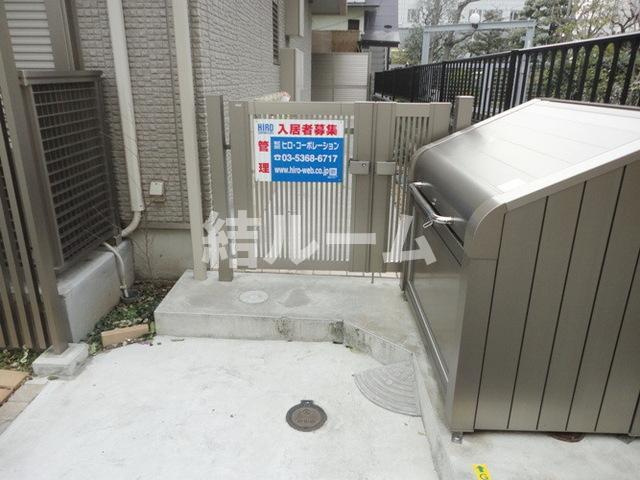 新宿区新宿７丁目の賃貸マンションのエントランス