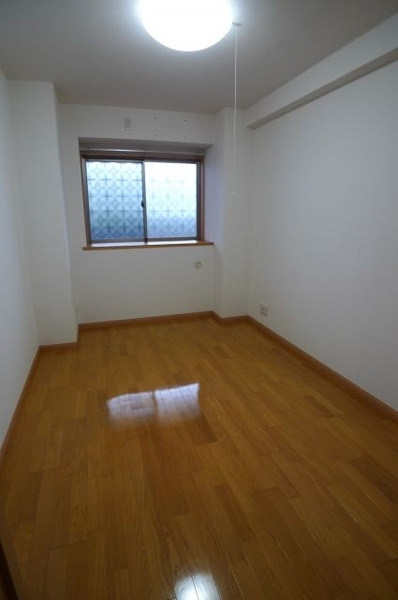 ヴィラコートSEIの洋室