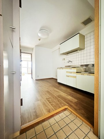 ペアスタ常三島の玄関