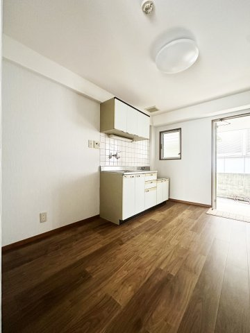 ペアスタ常三島の居間・リビング