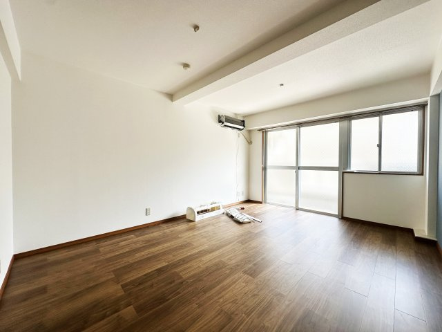 ペアスタ常三島の居間・リビング