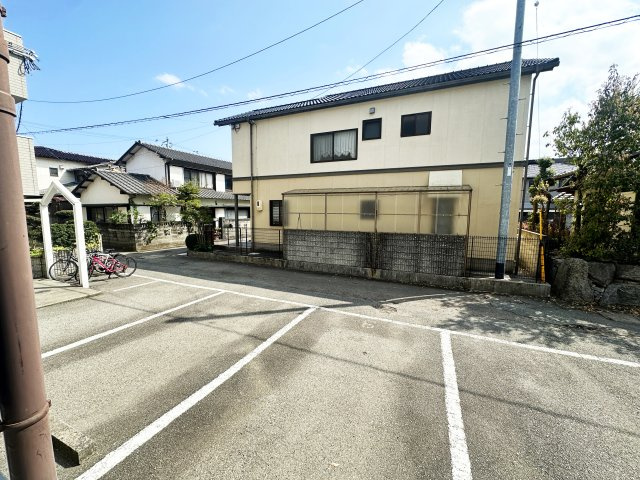 ペアスタ常三島の駐車場