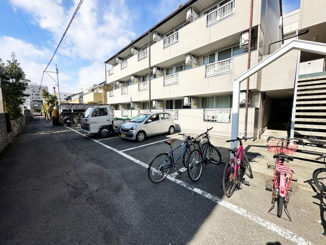 ペアスタ常三島の駐車場