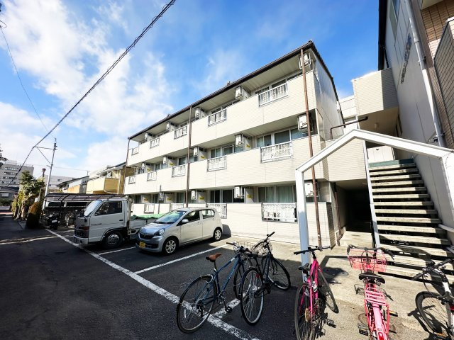 ペアスタ常三島の外観