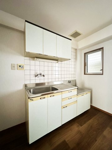 ペアスタ常三島のキッチン