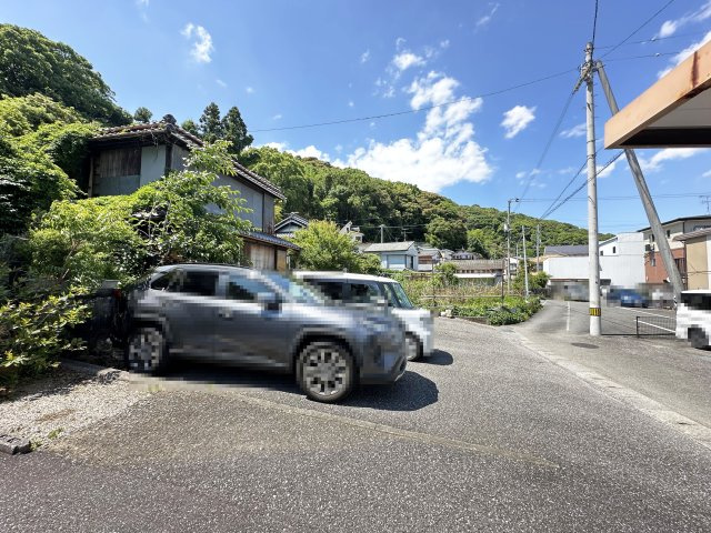 フレグランス高見の駐車場