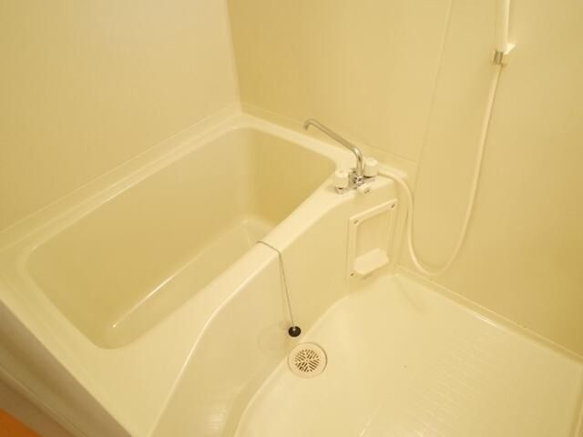 メルローズプレイスの浴室