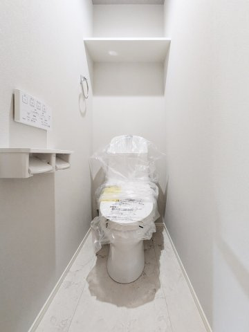 崇徳院新築戸建のトイレ|温水洗浄便座付き