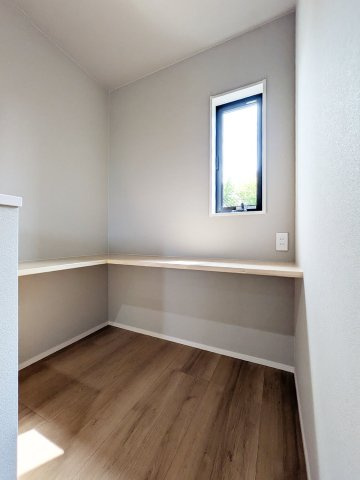 崇徳院新築戸建のその他共用部分|３階部分ワークスペースでは読書やPC作業等ができるスペースとなっております。