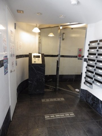 ステージファースト白山2のエントランス