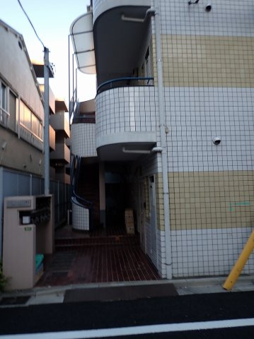 ベイアルファ上富士のエントランス