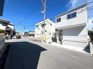 【前面道路含む現地写真】